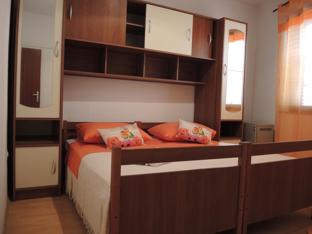 Apartman Teatro *